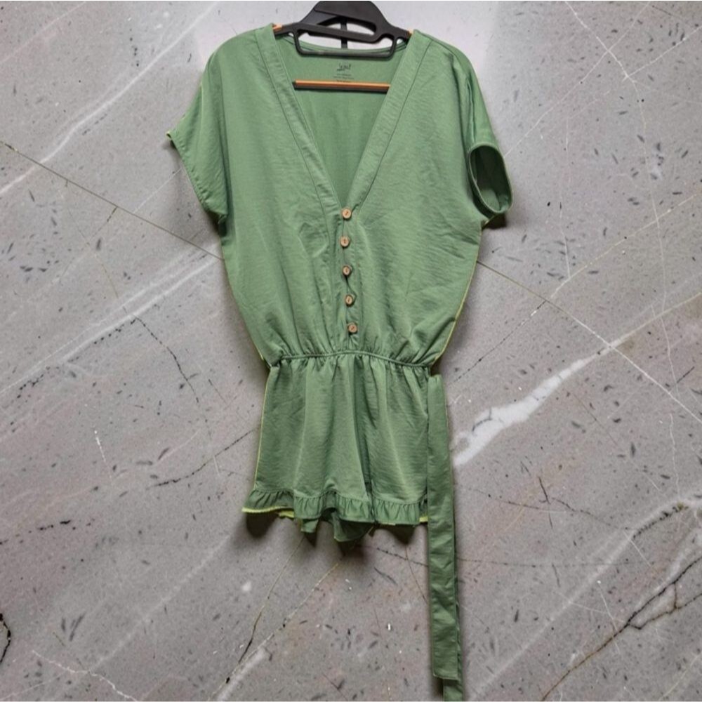 Lezat Sage Green Ruffle Romper V-Neck Wood Buttons Tie Waist Made USA XS - Picture 3 of 8